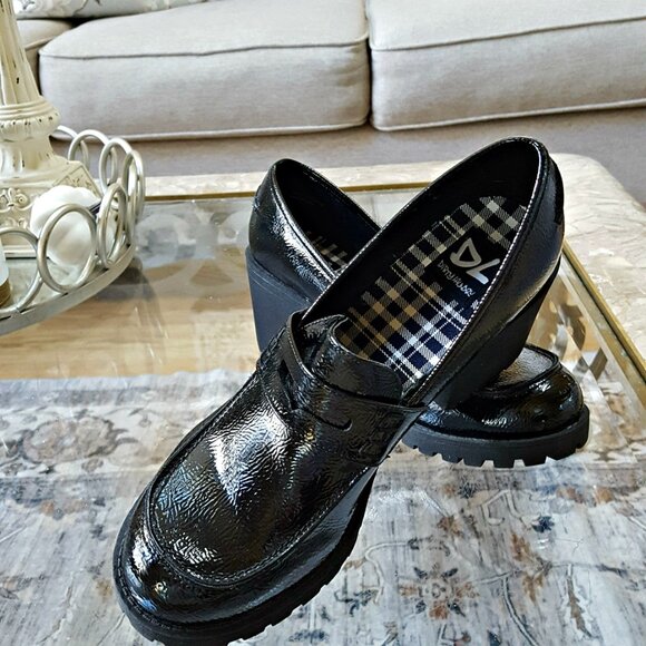 NWOB! LIBERTY Loafer BY DIRTY LAUNDRY - Picture 3 of 5